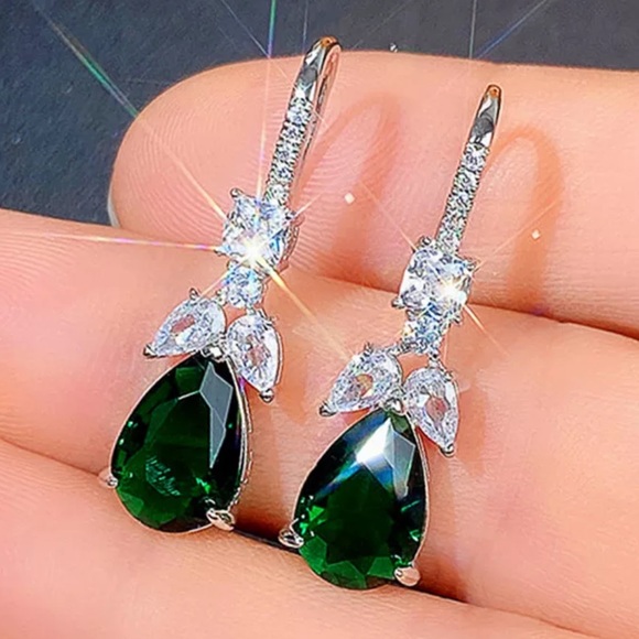 Jewelry New Pretty Emerald Green Dangle Drop Earrings Poshmark